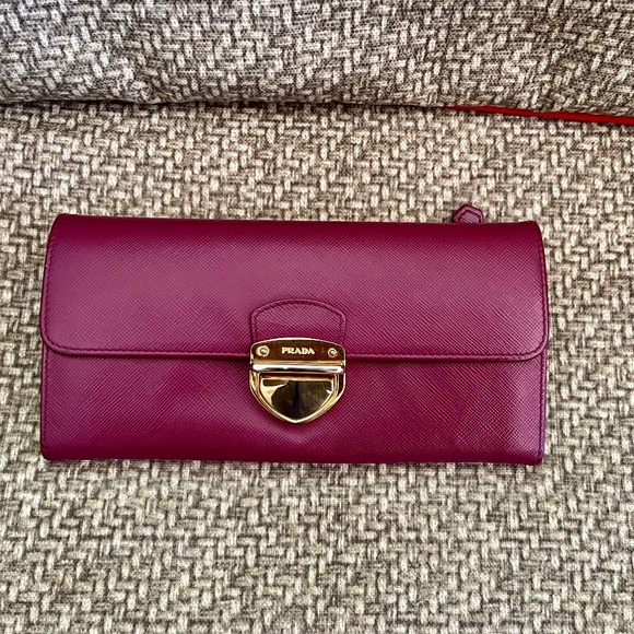 Prada pink wallet - Picture 1 of 9
